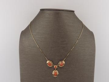 Gouden choker met bloedkoraal                            G12 beschikbaar voor biedingen