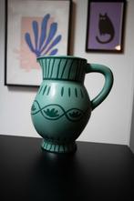 Groene vaas / kan met patroon, Gebruikt, Verzenden, Aardewerk of Porselein, Minder dan 50 cm
