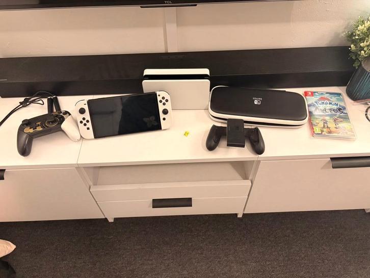 Nintendo Switch OLED Bundel Picofly, Spelcomputers en Games, Spelcomputers | Nintendo Switch, Gebruikt, Switch OLED, Met 2 controllers