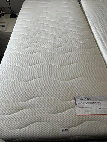 2 matrassen nooit gebruikt beschikbaar voor biedingen