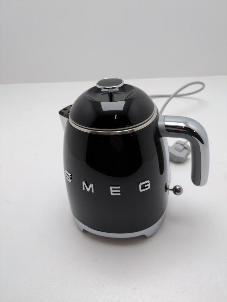 SMEG Waterkoker 0,8L zwart, retourdeal, Witgoed en Apparatuur, Waterkokers, Zo goed als nieuw, Minder dan 1 liter, Draadloos, Verzenden
