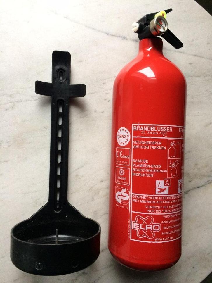 Brandblusser Schuim 2Liter met houder, Huis en Inrichting, Brandblussers en Brandkasten, Nieuw, Brandblusser, Ophalen of Verzenden