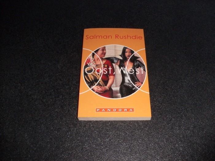 Rushdie, Salmon	Oost, West, Boeken, Essays, Columns en Interviews, Zo goed als nieuw, Ophalen of Verzenden