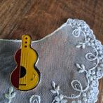 Pin Gitaar 4 cm groot, Verzamelen, Speldjes, Pins en Buttons, Ophalen of Verzenden, Zo goed als nieuw