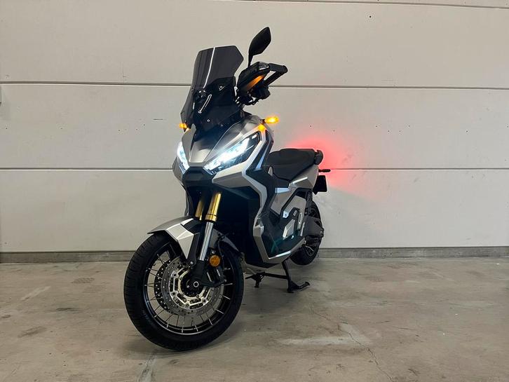 Honda X-ADV 750 LEOVINCE LED MATGRIJS 2021!, Motoren, Motoren | Honda, Bedrijf, Toermotor, meer dan 35 kW, 2 cilinders, Motorrijbewijs A