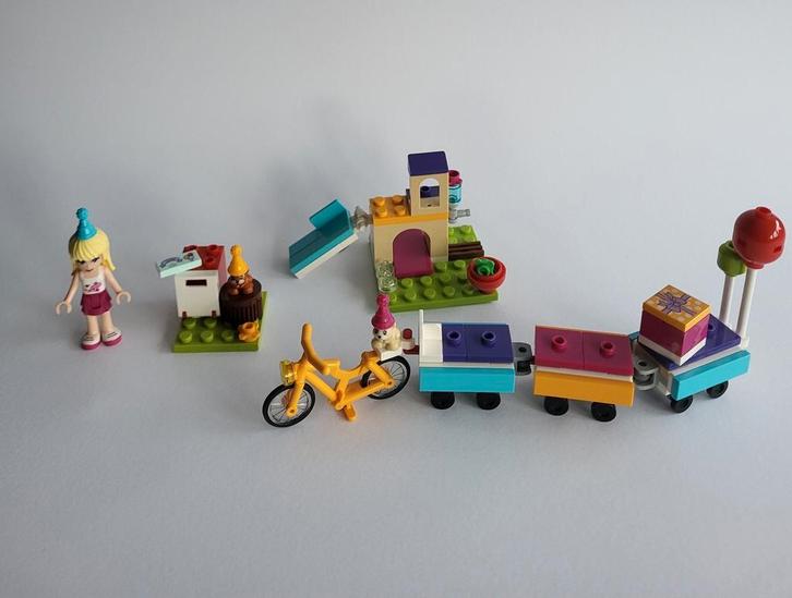 LEGO FRIENDS Feesttrein 41111, Kinderen en Baby's, Speelgoed | Duplo en Lego, Zo goed als nieuw, Lego, Complete set, Ophalen of Verzenden