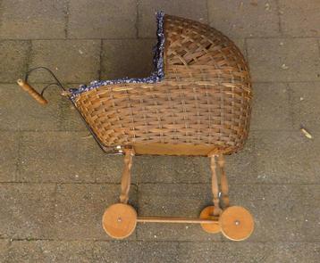 Ouderwetse Speelgoed KINDERWAGEN beschikbaar voor biedingen