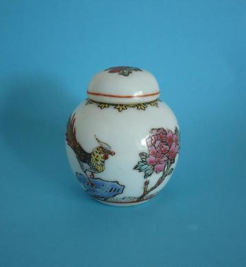 Chinees porselein gemberpotje, bloemen fazant vlinder. beschikbaar voor biedingen