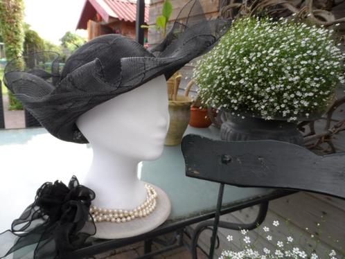 Zomer hoed met veren zwart, Kleding | Dames, Hoeden en Petten, Zo goed als nieuw, Hoed, 56 of 57 cm (M, 7 of 7⅛ inch), Ophalen of Verzenden