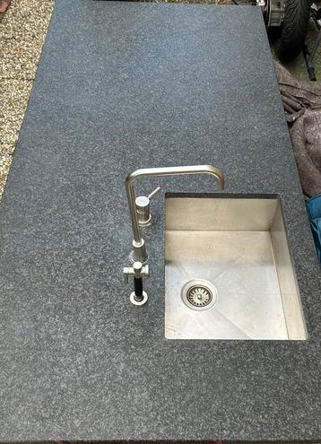 Super mooi kookeiland  met wasbak en toebehoren. beschikbaar voor biedingen