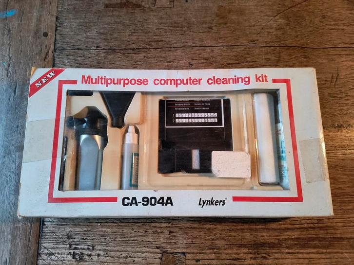 Multipurpose retro home computer cleaning kit originele doos, Spelcomputers en Games, Spelcomputers | Overige Accessoires, Zo goed als nieuw