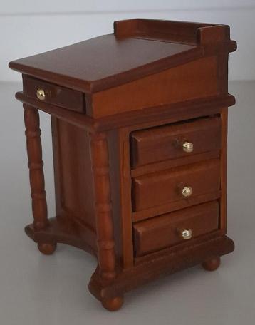 Miniatuur schrijftafel hout (bruin) 1:12 beschikbaar voor biedingen