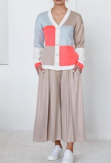 Very stylish cardigan Maat S/M beschikbaar voor biedingen