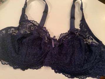 Prachtige nieuw BH  , grote maat 100 D , donkerpaars beschikbaar voor biedingen
