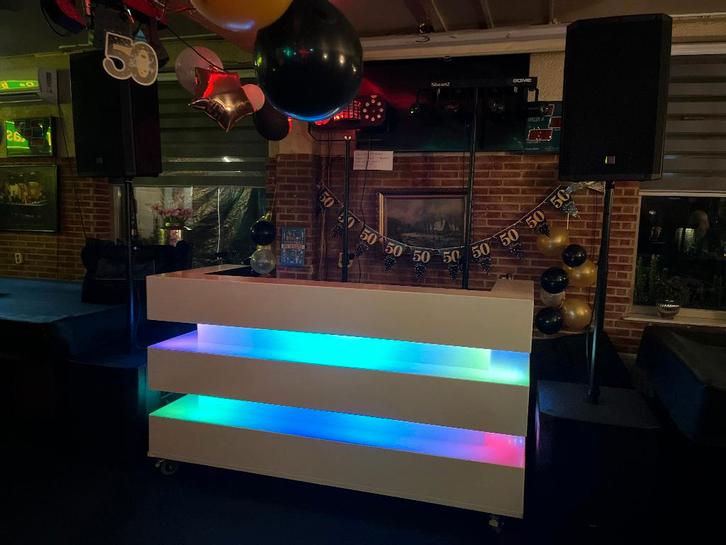 DJ Booth met ledverlichting. Ziet er erg gaaf uit!, Muziek en Instrumenten, Dj-sets en Draaitafels, Zo goed als nieuw, Overige merken