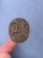 Bronzen apliekje met tafereel - 16e - 18e eeuw - bodemvondst, Ophalen of Verzenden, Brons