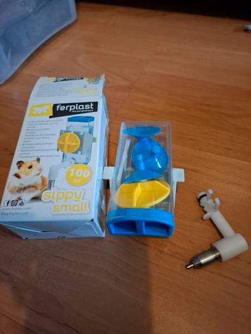 Waterfles met zuignappen beschikbaar voor biedingen