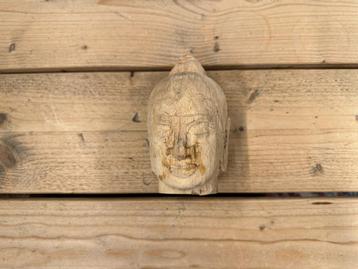 Molveiling: Houten Buddha Hoofd van Sophie uit afl 5 beschikbaar voor biedingen