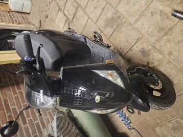 Sk-r scooter zonder kenteken. beschikbaar voor biedingen