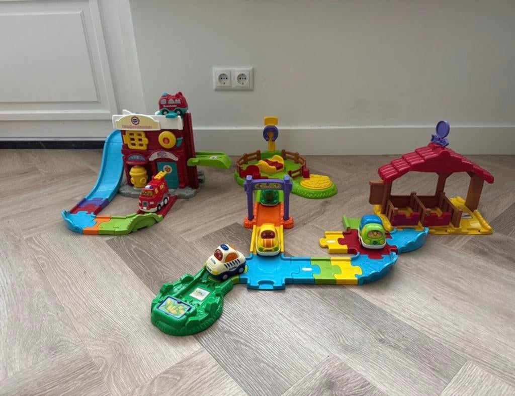 Toet toet v-tech brandweerkazerne en manege, Kinderen en Baby's, Speelgoed | Vtech, Ophalen of Verzenden, Gebruikt, 2 tot 4 jaar