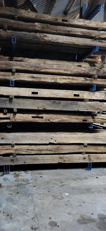 Te koop oude eiken gebinten, planken en balken.   beschikbaar voor biedingen
