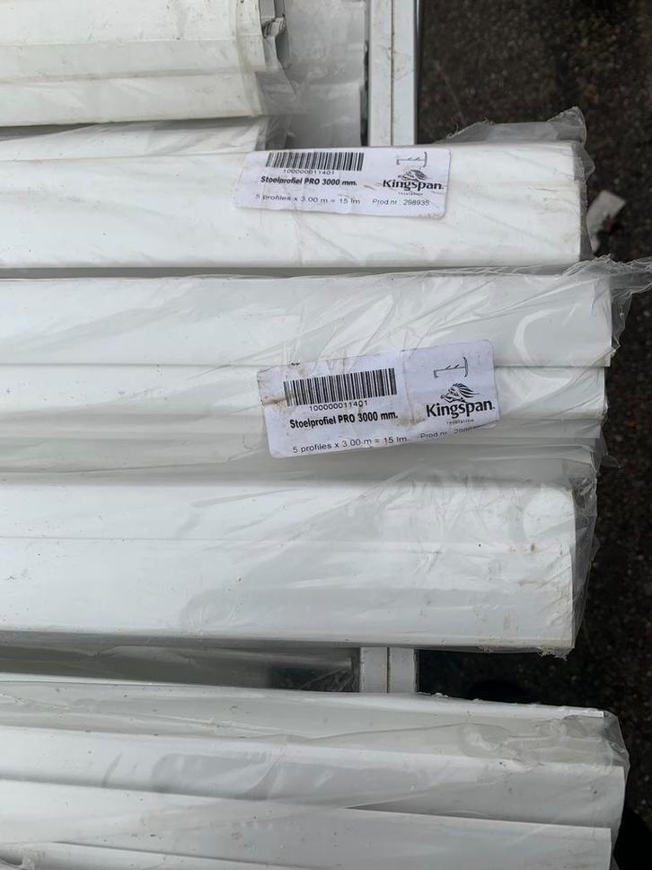 Kingspan afwerkprofiel / stoelprofiel. Nieuw, Doe-het-zelf en Verbouw, Plinten en Afwerking, Nieuw, Plinten, Kunststof, 250 cm of meer