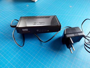 sweex netwerk switch 10/100 mbps beschikbaar voor biedingen