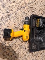 DeWalt Accuboormachine met goede batterij, Gebruikt, Variabele snelheid, Ophalen of Verzenden, Boor- en Schroefmachine
