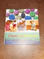 Vilten met kinderen, Hobby en Vrije tijd, Vilt, Ophalen of Verzenden, Zo goed als nieuw, Boek of Patroon