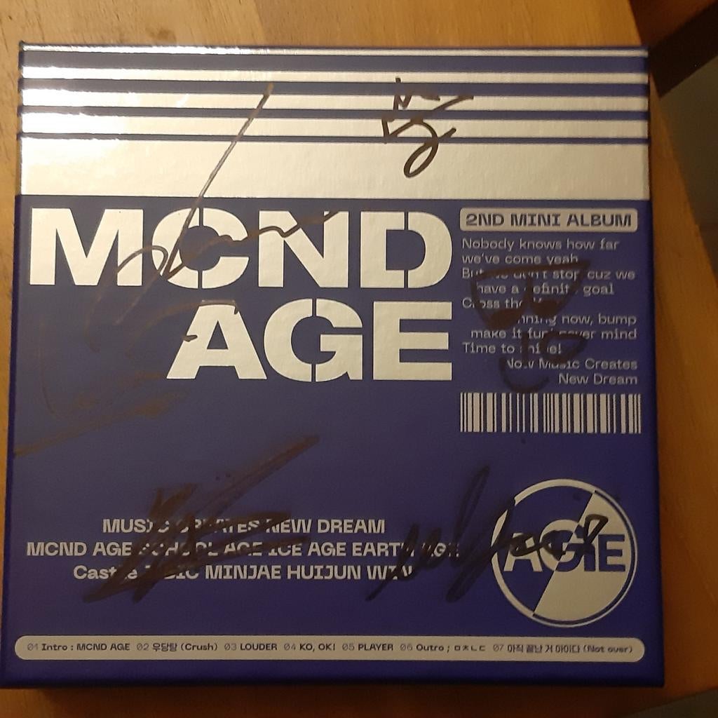MCND *ot5 signed* MCND AGE album with photocards, Ophalen of Verzenden, Zo goed als nieuw, Pop