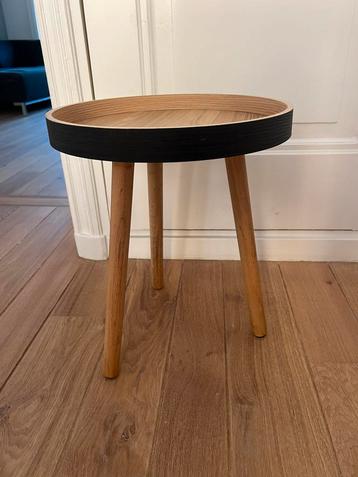 Bijzettafeltje beschikbaar voor biedingen