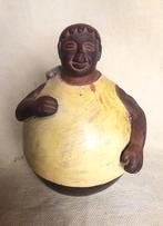 Beeldje Dikke Man Visser Peru Ada Breedveld Zuid-Amerika, Antiek en Kunst, Antiek | Keramiek en Aardewerk, Ophalen of Verzenden