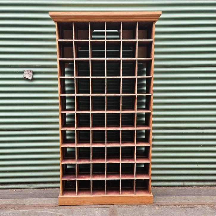 Houten Vakjes Kast of CD kast, Antiek en Kunst, Antiek | Meubels | Kasten, Ophalen