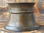Zware antieke bronzen vijzel uit Engeland 11,8 cm. 18de eeuw, Antiek en Kunst, Ophalen of Verzenden, Brons