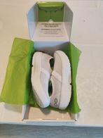 OOFOS oomg maat 38, Kleding | Dames, Schoenen, Ophalen of Verzenden, Nieuw, Wit, Sneakers of Gympen