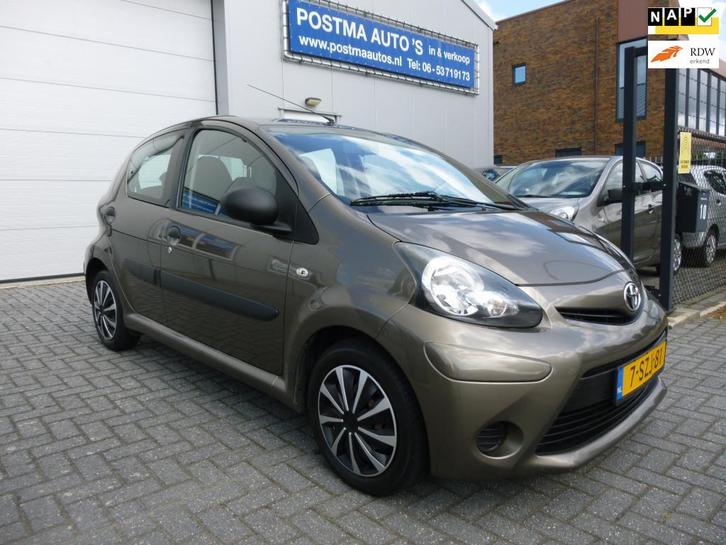 Toyota Aygo 1.0 VVT-i Now, airco boekjes en nota's aanwezig., Auto's, Toyota, Bedrijf, Te koop, Aygo, ABS, Airbags, Airconditioning