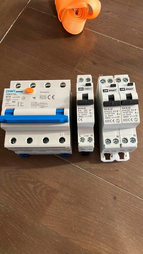 Aardlekautomaten en Aardlekschakelaar - EMAT & Chint, Doe-het-zelf en Verbouw, Elektra en Kabels, Gebruikt, Schakelaar, Ophalen of Verzenden