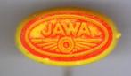 JAWA rood op geel plastic bromfiets speldje ( G_062 ), Verzamelen, Speldjes, Pins en Buttons, Verzenden, Zo goed als nieuw, Transport