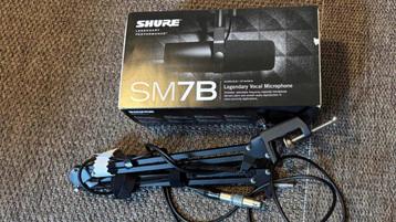 Shure SM7B met voorversterker tafelstatief en kabel beschikbaar voor biedingen