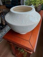 Grote vaas /bloempot, Huis en Inrichting, Woonaccessoires | Vazen, Steen, Wit, Ophalen of Verzenden, Zo goed als nieuw