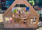 Groot houten poppenhuis met attributen, Kinderen en Baby's, Speelgoed | Poppenhuizen, Gebruikt, Ophalen