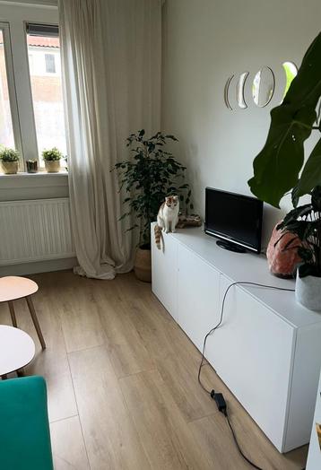 Ikea Besta tv meubel wit met 3 deuren en planken - afbeelding 1