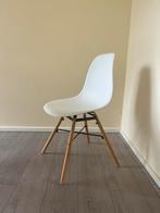 4 nette witte stoelen, Ophalen, Zo goed als nieuw, Wit