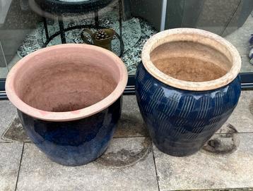 Blauwe bloempotten beschikbaar voor biedingen