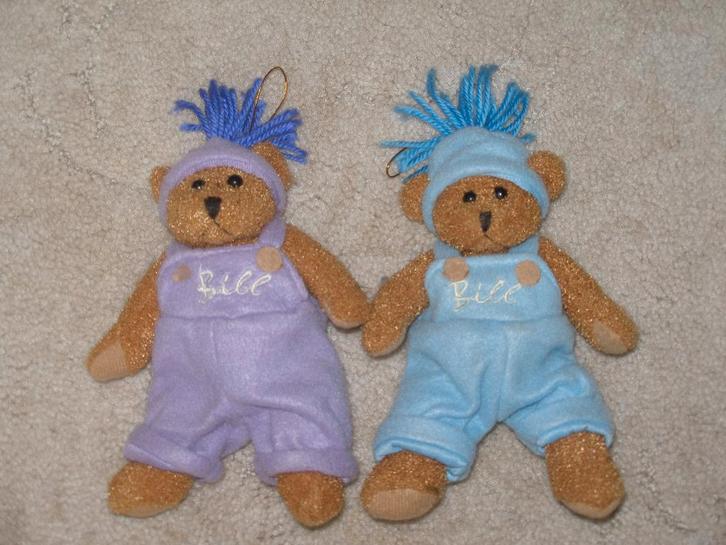 NIEUW 2 beertjes met blauw of paars pakje aan 20 cm, Kinderen en Baby's, Speelgoed | Knuffels en Pluche, Nieuw, Overige typen