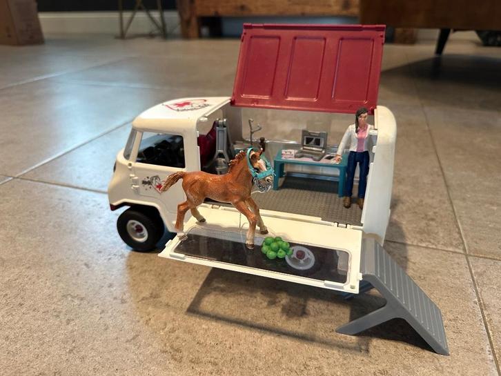 Schleich 42439 mobiele dierenarts bus, Verzamelen, Speelgoed, Zo goed als nieuw, Ophalen of Verzenden