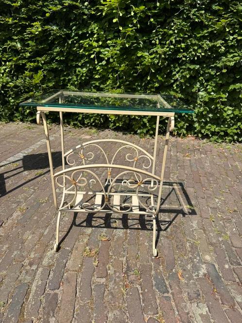 Sierlijk smeedijzeren tafel lectuurbak, Huis en Inrichting, Tafels | Bijzettafels, Gebruikt, Rechthoekig, 45 tot 60 cm, 55 tot 75 cm