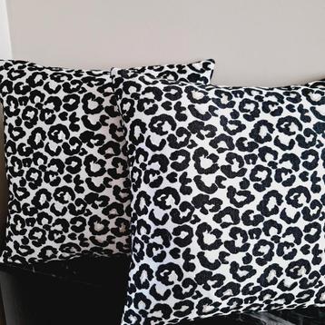 Cheetah panterprint zwart crème chique sierkussens  beschikbaar voor biedingen