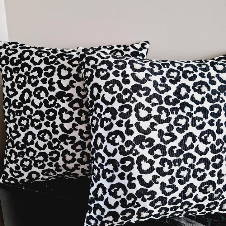 Cheetah panterprint zwart crème chique sierkussens, Huis en Inrichting, Woonaccessoires | Kussens, Nieuw, Zwart, Vierkant, Ophalen of Verzenden