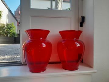 Twee rode Starck Kartel La BOHEME vaas krukjes tabouret beschikbaar voor biedingen